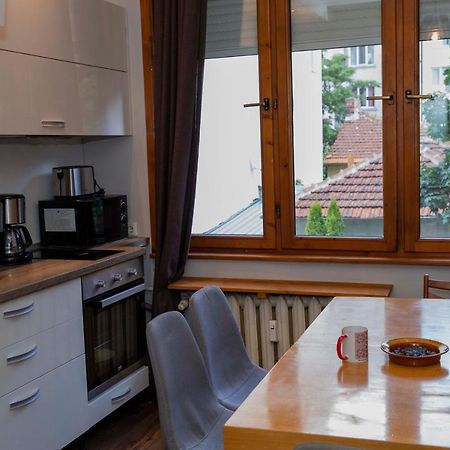 Central Sofia 3-Bedroom Apartment - Urban Art Gallery - Free Parking! エクステリア 写真