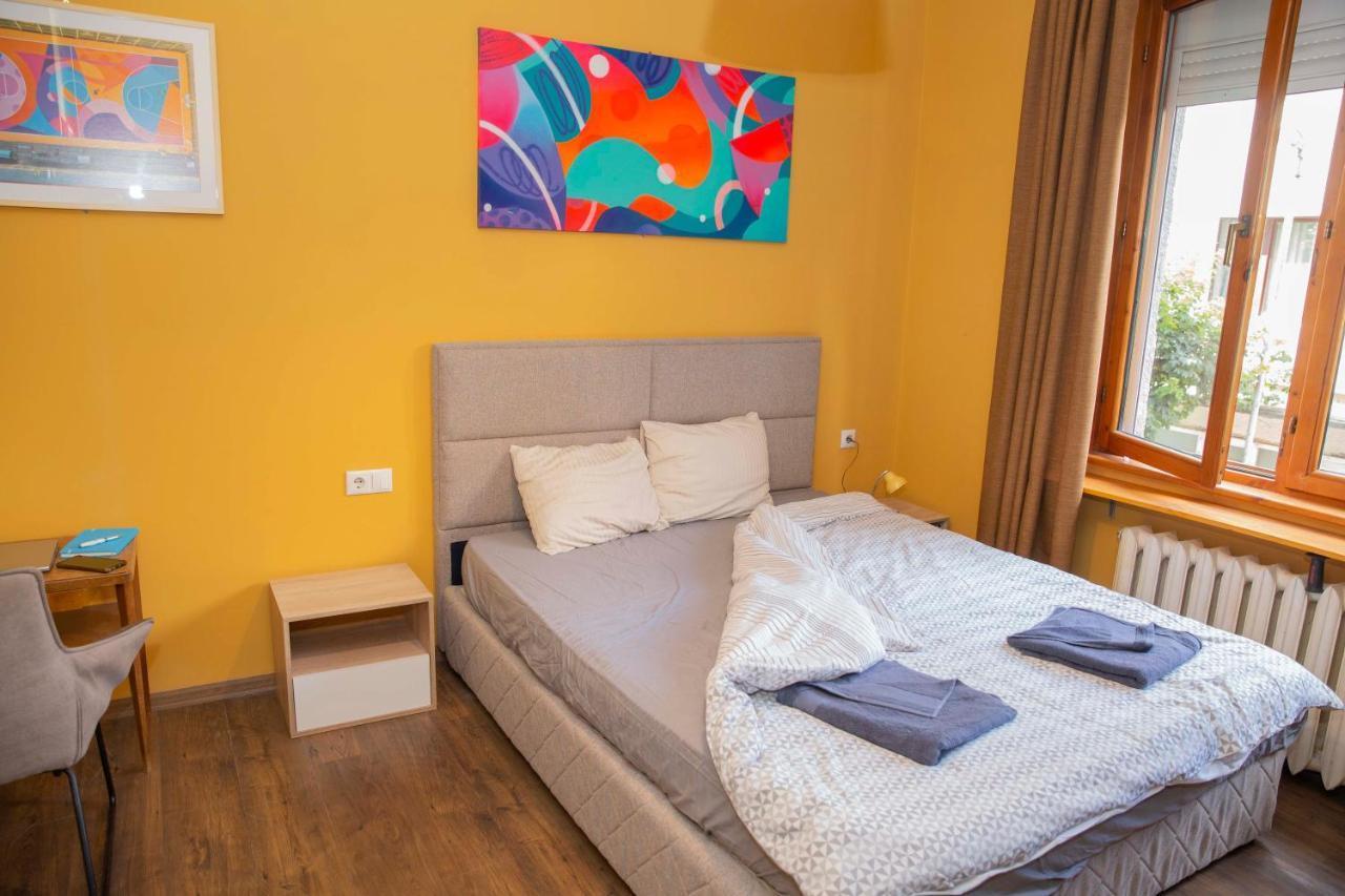 Central Sofia 3-Bedroom Apartment - Urban Art Gallery - Free Parking! エクステリア 写真