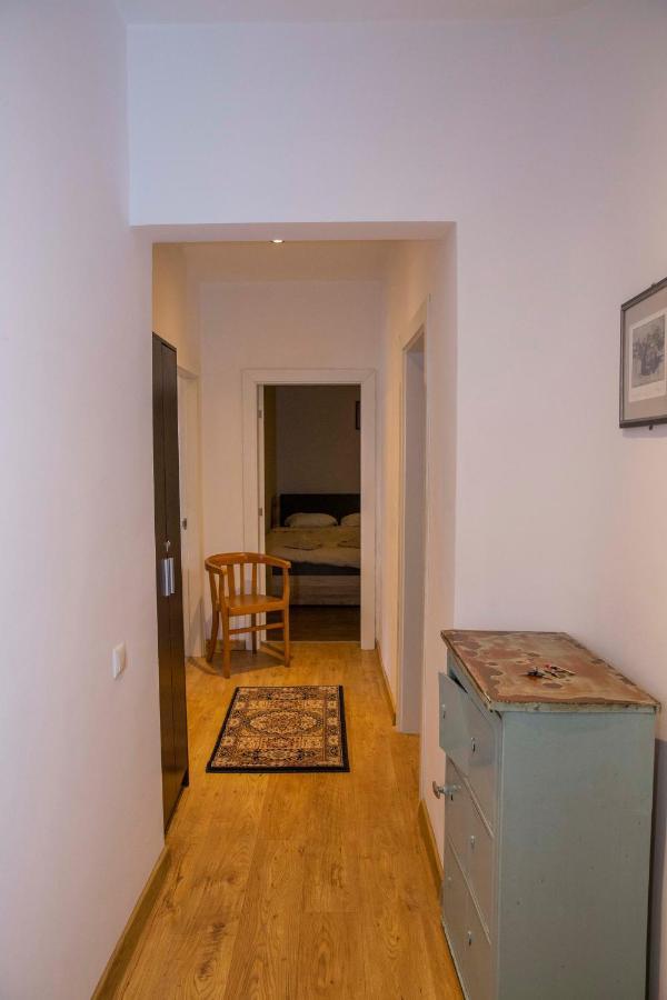 Central Sofia 3-Bedroom Apartment - Urban Art Gallery - Free Parking! エクステリア 写真