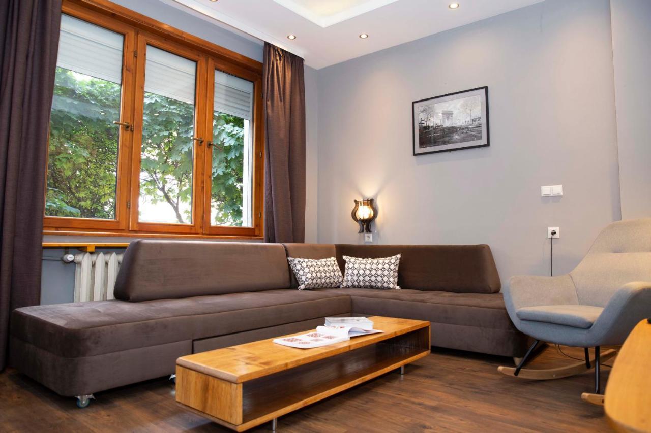Central Sofia 3-Bedroom Apartment - Urban Art Gallery - Free Parking! エクステリア 写真