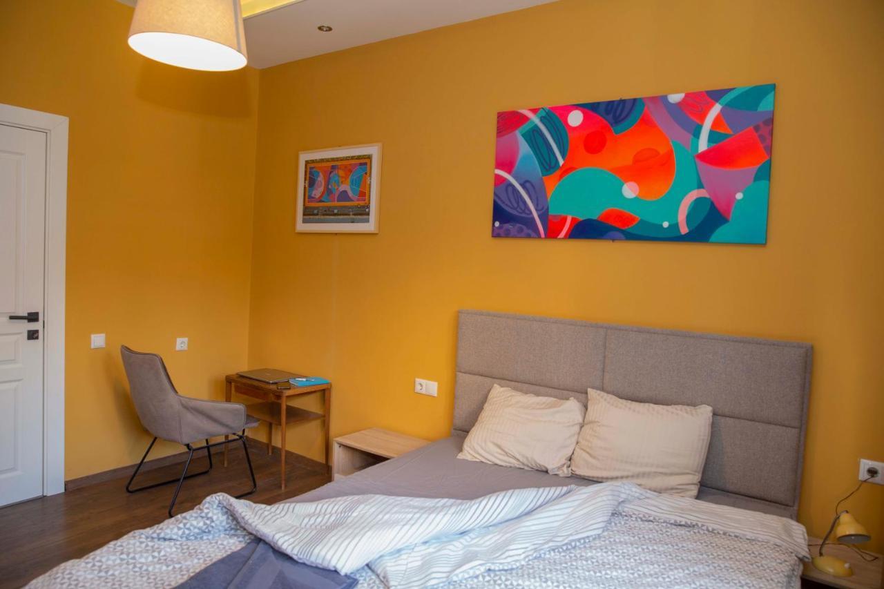 Central Sofia 3-Bedroom Apartment - Urban Art Gallery - Free Parking! エクステリア 写真