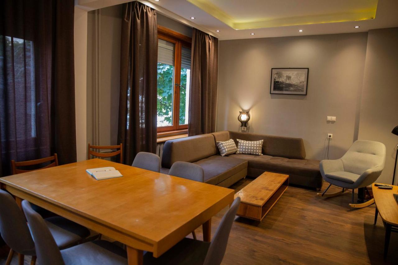 Central Sofia 3-Bedroom Apartment - Urban Art Gallery - Free Parking! エクステリア 写真