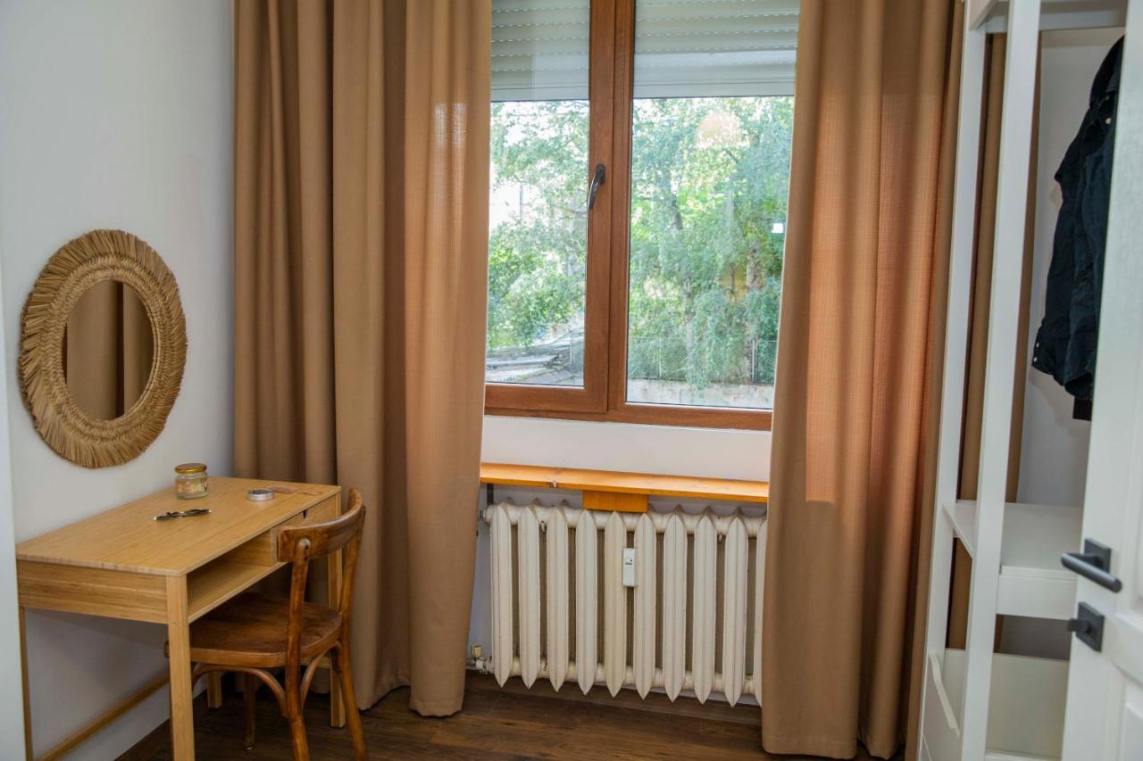 Central Sofia 3-Bedroom Apartment - Urban Art Gallery - Free Parking! エクステリア 写真