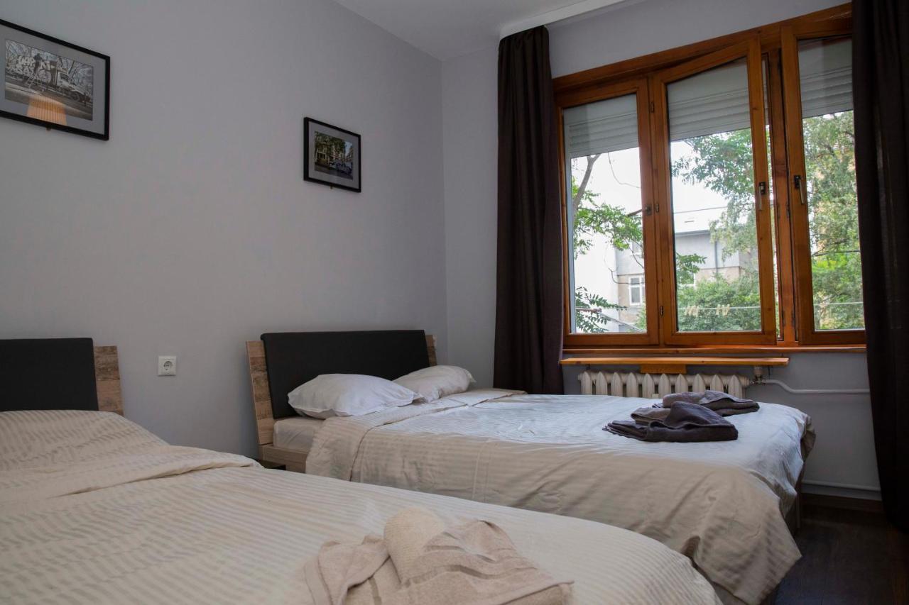 Central Sofia 3-Bedroom Apartment - Urban Art Gallery - Free Parking! エクステリア 写真