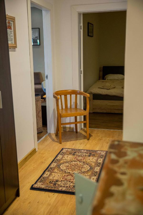 Central Sofia 3-Bedroom Apartment - Urban Art Gallery - Free Parking! エクステリア 写真